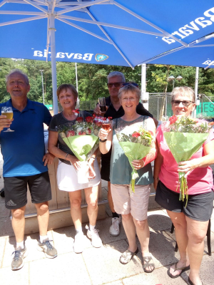 Het vrijdag 50+ gemengd dubbelteam is kampioen geworden. Van harte!